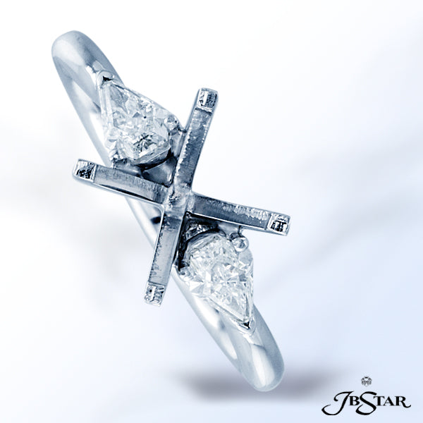 JB STAR DIAMOND SEMI-MOUNT IN CLASSIC 3-STONE SETTING WITH TWO KITE-SHAPED DIAMONDS EMBRACING THE 4-