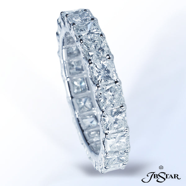 JB STAR THIS BEAUTIFUL PLATINUM AND DIAMOND ETERNITY FEATURES 20 RADIANT CUT DIAMONDS SET IN SHARED